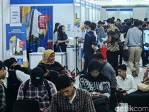 1746767230716-328-ribu-orang-masih-nganggur-pemprov-dki-gelar-job-fair-5_43