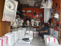 1747588007978-potret-penjual-kloset-bekas-di-kawasan-jaksel-1747536327268_43