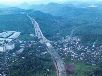 1748236068789-penampakan-dari-udara-proyek-akses-tol-yogyakarta-bawen-1748219611078_43