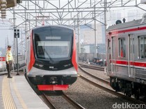 1748776004039-krl-dari-china-mulai-beroperasi-hari-ini-layani-jalur-bogor-dan-cikarang-1748754643705_43