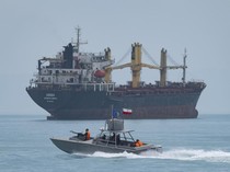 1750136828192-selat-hormuz-jalur-perdagangan-minyak-dunia-yang-iran-ancam-tutup-1750129504736_43