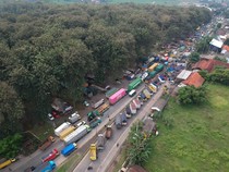 1750417742969-tolak-aturan-odol-sopir-truk-blokir-jalur-pantura-1750411923703_43