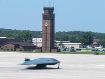 1750828478638-mengintip-kandang-b-2-bomber-penghancur-fasilitas-nuklir-iran-1750767932857_43