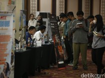 1754391939413-ribuan-pencari-kerja-serbu-job-fair-di-smesco-1754375826113_43