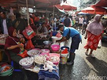 1756661182123-aktivitas-pasar-sembako-kebayoran-berjalan-normal-1756640139838_43