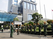 1756725819972-imbas-demo-kemenkeu-dijaga-kopasgat-tni-1756712946093_43