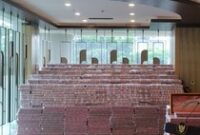 1760938075856-presiden-prabowo-subianto-hari-ini-menerima-uang-pengganti-kerugian-negara-dari-kasus-korupsi-ekspor-olahan-kelapa-sawit-cpo-d-1760934572727_43