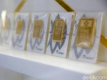 1761369833888-harga-emas-terjun-bebas-pasar-cikini-langsung-diserbu-pembeli-1761123863171_43