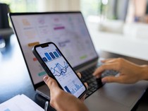 1761391689728-ilustrasi-investasi-di-pasar-saham-1754984843155_43