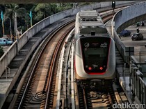 1761477842417-warga-serbu-lrt-jakarta-hari-ini-tarifnya-cuma-rp1-1758079881124_43