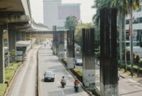 1761477879355-pramono-anung-berencana-membongkar-tiang-monorel-1749881733105_43