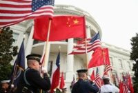 1761499235206-bendera-as-dan-china-dikibarkan-saat-presiden-xi-jinping-berkunjung-ke-gedung-putih-tahun-2015-lalu_43