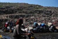 1761629482968-potret-gunung-sampah-bantar-gebang-yang-kian-mengkhawatirkan-2_43