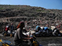 1761629482968-potret-gunung-sampah-bantar-gebang-yang-kian-mengkhawatirkan-2_43