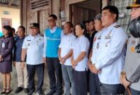 1761715584101-bahlil-pasang-listrik-gratis-112-rumah-di-kampung-halaman-prabowo-1761712112313_43