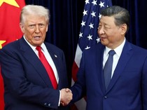 1761888708678-donald-trump-berjabat-tangan-dengan-xi-jinping-saat-mereka-bertemu-untuk-pembicaraan-perdagangan-1761821940884_43
