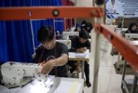 1761888821807-tingkatkan-keterampilan-warga-antusias-ikut-pelatihan-menjahit-hingga-barista-1761829172808_43