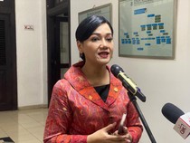 1761910518983-kepala-eksekutif-pengawas-perilaku-pelaku-usaha-jasa-keuangan-edukasi-dan-pelindungan-konsumn-friderica-widyasari-dewi_43