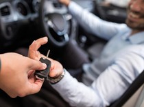 1762169163116-ilustrasi-membeli-mobil_43