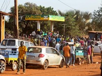 1762277017405-blokade-pemberontak-picu-kelangkaan-bbm-di-mali-1762238588549_43