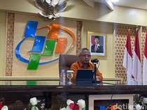 1762320157820-deputi-bidang-neraca-dan-analisis-statistik-bps-moh-edy-mahmud-1762315440883_43