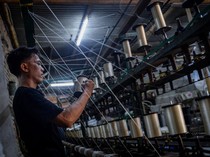 1762406785000-potret-kesibukan-industri-rumahan-benang-rajut-di-tangerang-1744871958294_43