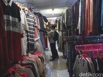 1762450073674-ilustrasi-thrifting-baju-bekas-1_43
