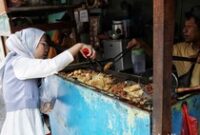 1762450269218-miris-kelas-menangah-turun-kasta-pengeluaran-habis-untuk-makan-1_43