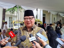 1762536378340-meko-airlangga-dan-menag-melayat-ke-rumah-duka-istri-mantan-wapres-ke-4-umar-wirahadikusimah-1759726799370_43