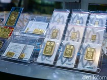 1762579386838-harga-emas-terjun-bebas-pasar-cikini-langsung-diserbu-pembeli-1761123863235_43