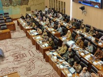 1762946783156-skk-migas-rapat-dengan-komisi-xii-1762934955763_43