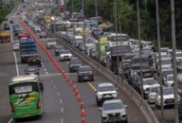 1763270640107-kepadatan-jalur-wisata-puncak-bogor_43