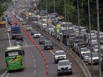 1763270640107-kepadatan-jalur-wisata-puncak-bogor_43