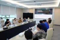 1763313814532-kementerian-koordinator-bidang-perekonomian-melakukan-peninjauan-ke-fasilitas-produksi-pt-hli-green-power-di-karawang-jawa-bar-1763296122821_43