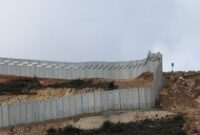 1763357380143-lebanon-bangun-tembok-beton-di-perbatasan-selatan-lewati-garis-biru-pbb-1763297406011_43