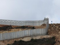 1763357380143-lebanon-bangun-tembok-beton-di-perbatasan-selatan-lewati-garis-biru-pbb-1763297406011_43