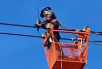 1763378940823-petugas-pln-melakukan-inspeksi-ke-saluran-udara-tegangan-tinggi-150-kv-jalur-karet-lama-angke-paska-kebakaran-1611-1763356647191_43