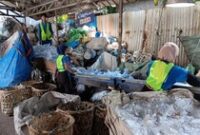 1763379342880-koperasi-pemulung-berdaya-atau-recycle-business-unit-rbu-1763360288381_43