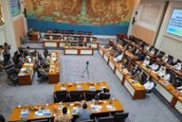 1763379361272-menteri-usaha-mikro-kecil-dan-menengah-umkm-maman-abdurrahman-menghadiri-rapat-kerja-bersama-komisi-vii-dpr-hari-ini-1763368750248_43