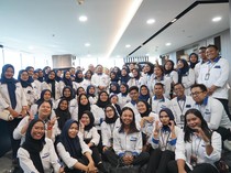 1763443749084-pnm-beri-program-reward-ke-bali-untuk-89-karyawan-terbaik-1763437938145_43