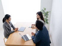 1763615147470-ilustrasi-wawancara-kerja_43