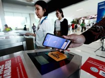 1763917491169-kini-nasabah-bank-mandiri-dapat-menggunakan-qris-tap-in-tap-out-di-layanan-kereta-commuter-indonesia-kci-dan-lrt-jabodebek-1763545802874_43