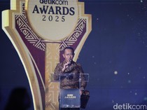 1764090347891-menteri-esdm-bahlil-lahadalia-detikcom-awards-2025-1764078142949_43