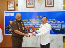 1764155137366-2-kapal-ikan-asing-rampasan-negara-dihibahkan-kkp-ke-pemkab-deli-serdang-1764148904374_43