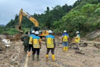 1764306315562-alat-berat-untuk-bencana-sumut-1764302751514_43