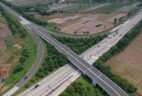 1764327960401-diskon-tarif-tol-untuk-libur-natal-dan-tahun-baru-1764308848092_43