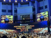 1764414316233-gubernur-bank-indonesia-perry-warjiyo-1764337190395_43