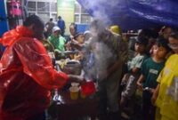 1764414330254-pengungsian-korban-banjir-bandang-di-padang-1764232059135_43