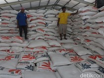 1764435901713-ilustrasi-persediaan-beras-di-gudang-bulog-dasan-cermen-kota-mataram-ntb-beberapa-waktu-lalu-foto-nathea-citradetikbali-1_43
