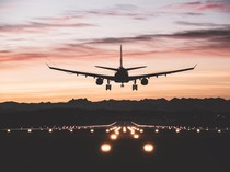 1764435908827-ilustrasi-pesawat-terbang-malam-hari_43